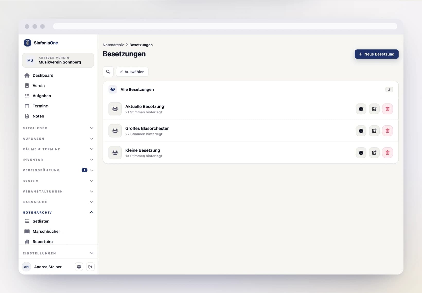 Besetzungs-Übersicht (EnsemblesScreen) mit Liste der Besetzungen am Computer