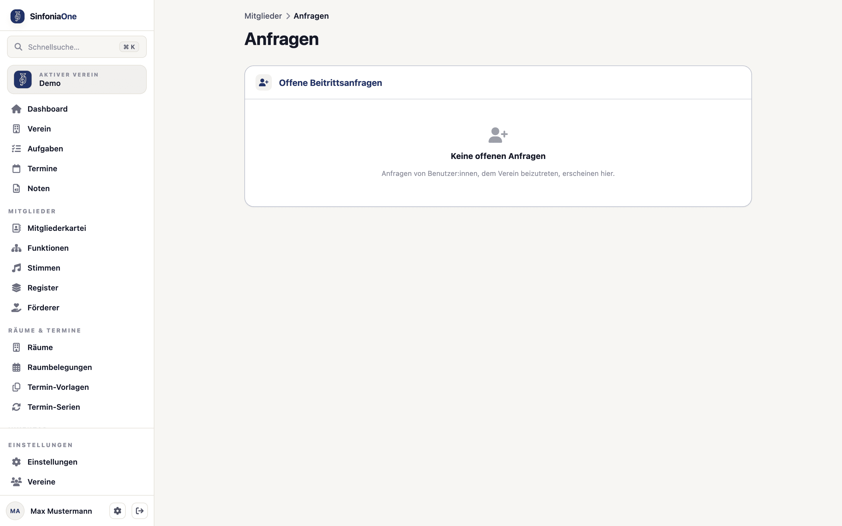Join requests overview (JoinRequestsScreen) with a list of open requests
