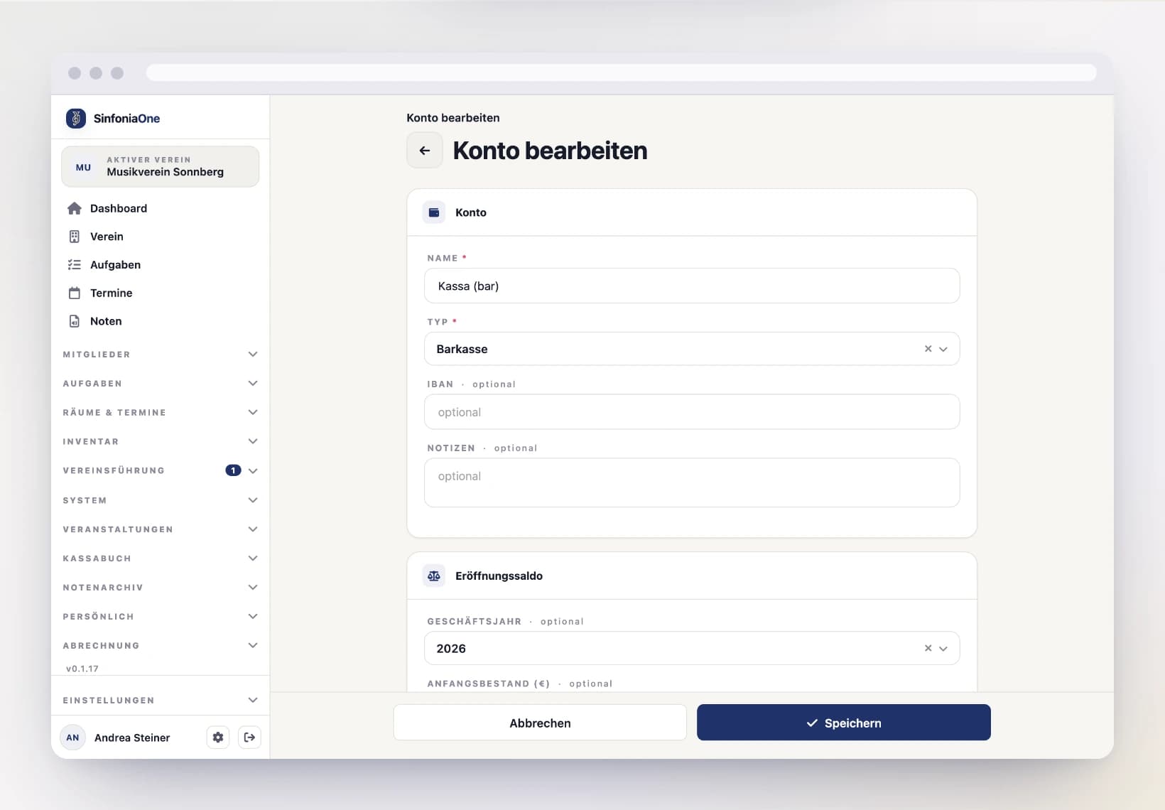 Konto-Formular (FinanceAccountFormScreen) mit den Feldern Name, Art und IBAN am Computer