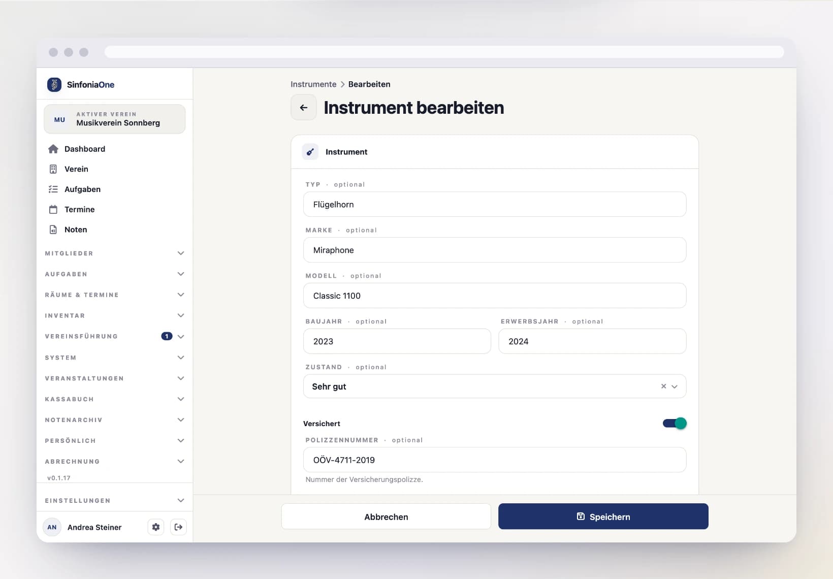 Instrument-Formular (InstrumentFormScreen) mit Feldern für Marke, Modell, Zustand und Besitz am Computer