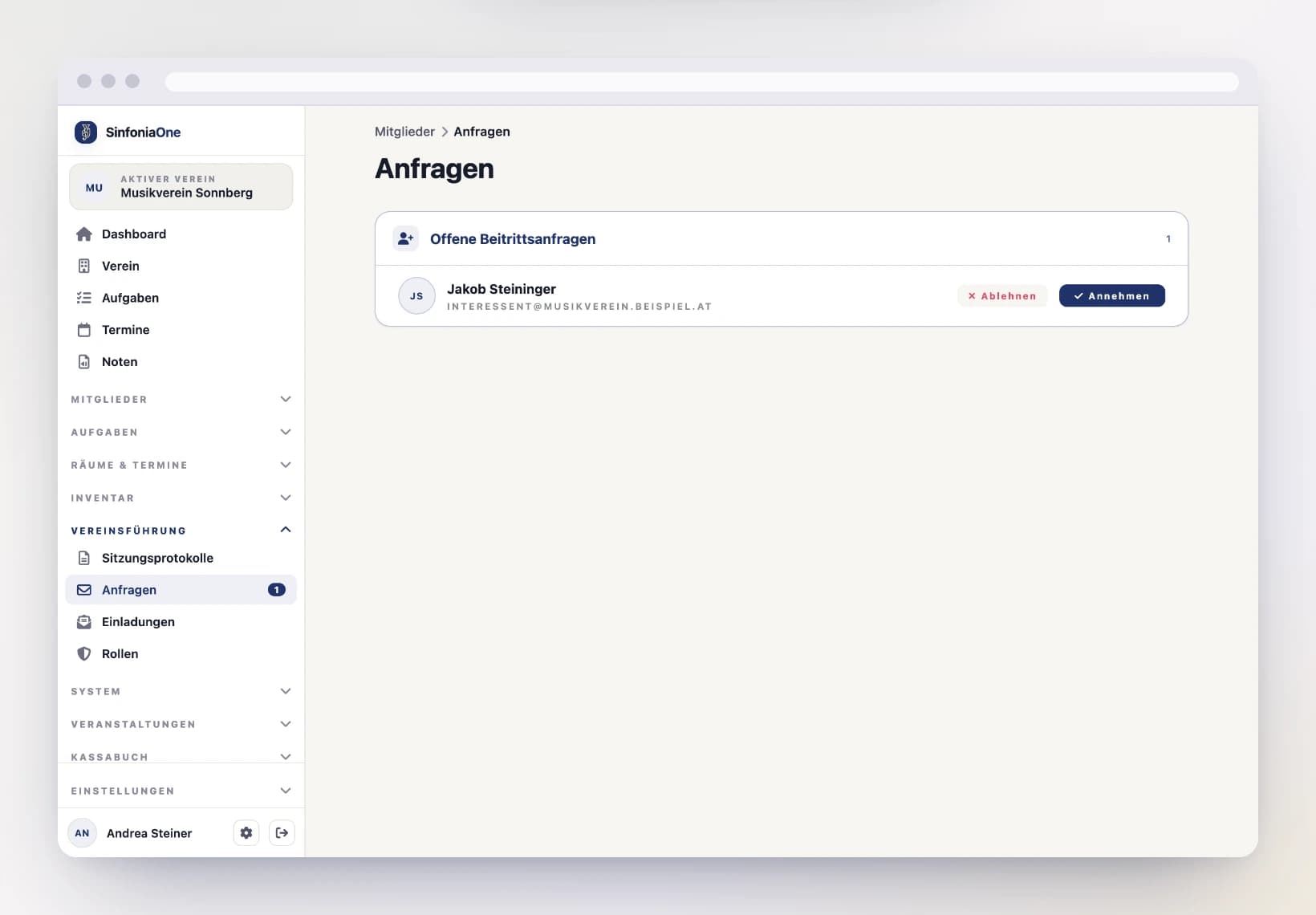 Beitrittsanfragen-Übersicht (JoinRequestsScreen) mit Liste offener Anfragen am Computer